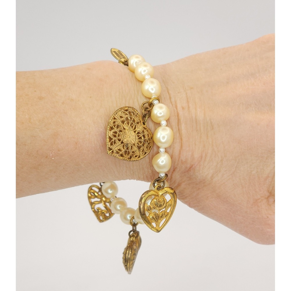 Signed Vtg‎ Miriam Haskell Faux Pearl Heart Charm Bracelet Gold Tone Filligree